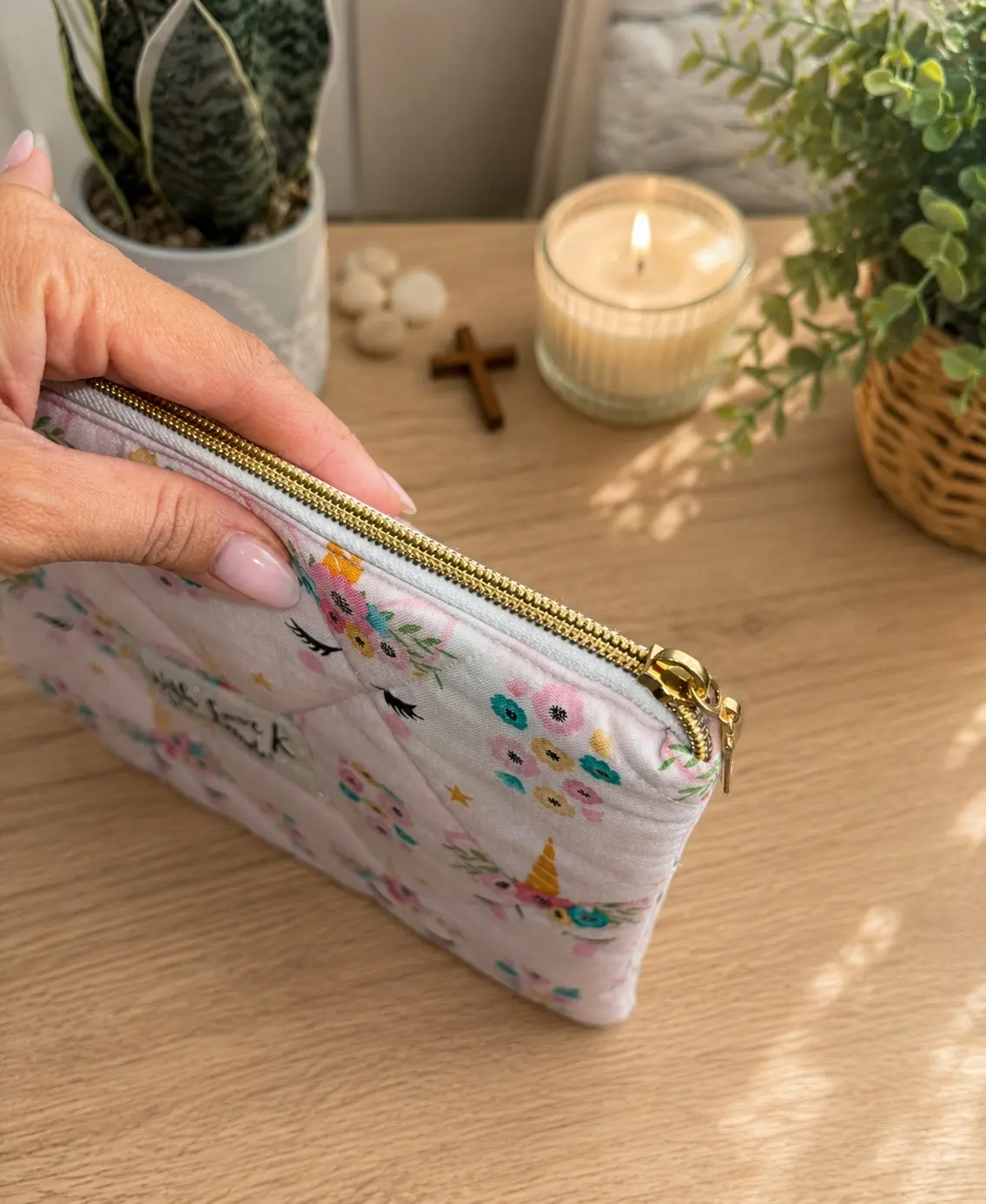 Pink unicorn iPad sleeve zipper detail